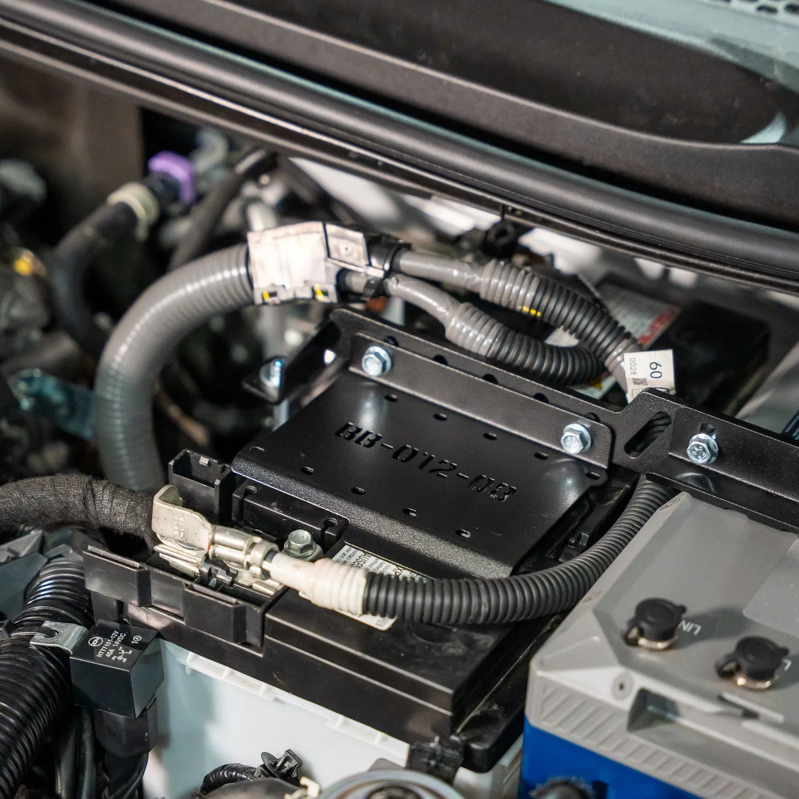 Under Bonnet Dual Battery Mount, photo 3