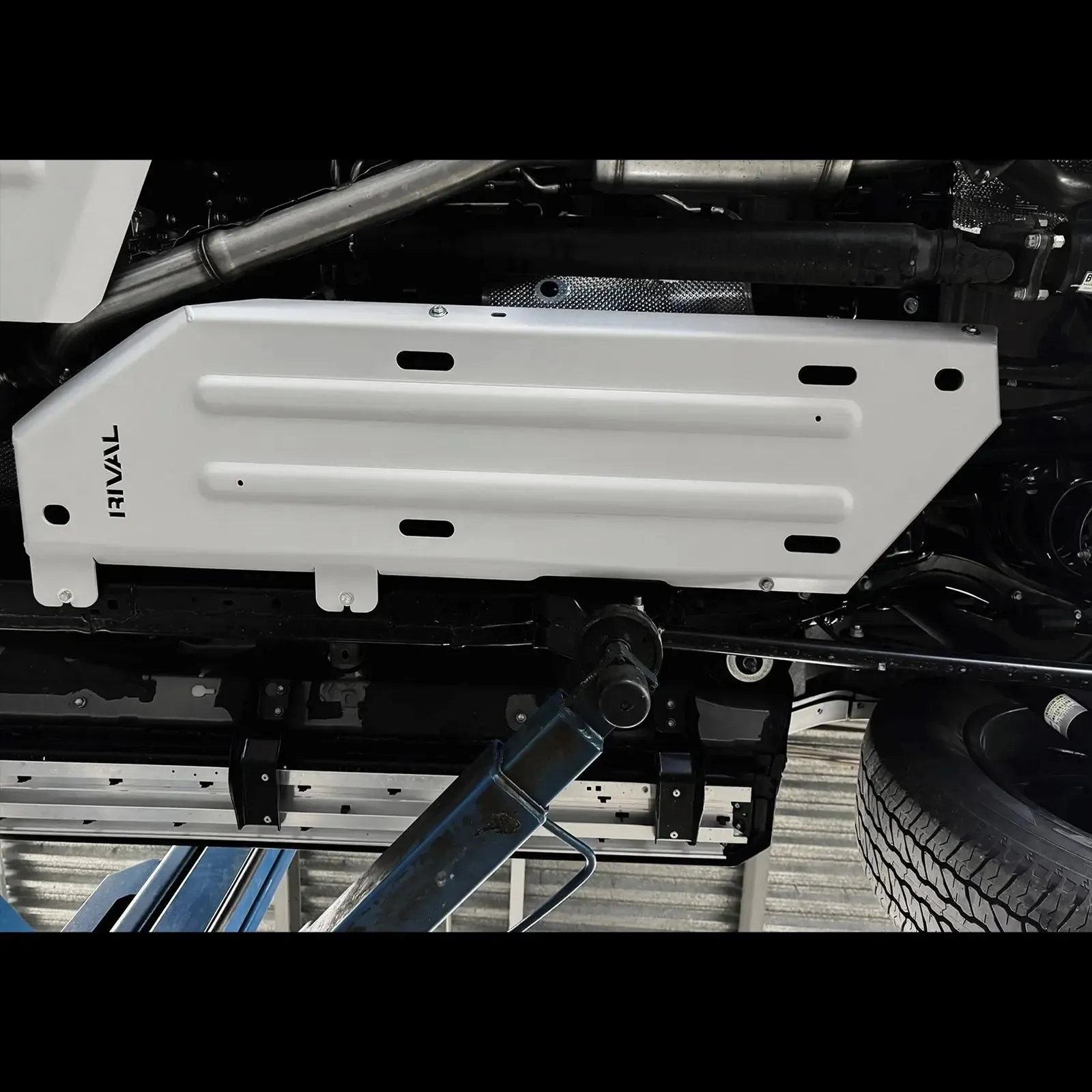 Aluminum Fuel Tank Bash Plate - TOYOTA LAND CRUISER 250; V-2.8D, AT, 4WD; 2024-PRESENT